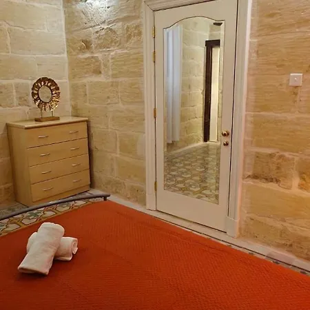 Ic-cikwejra - Authentic 300 Year Old - Island Of Gozo, Malta 펜션 *